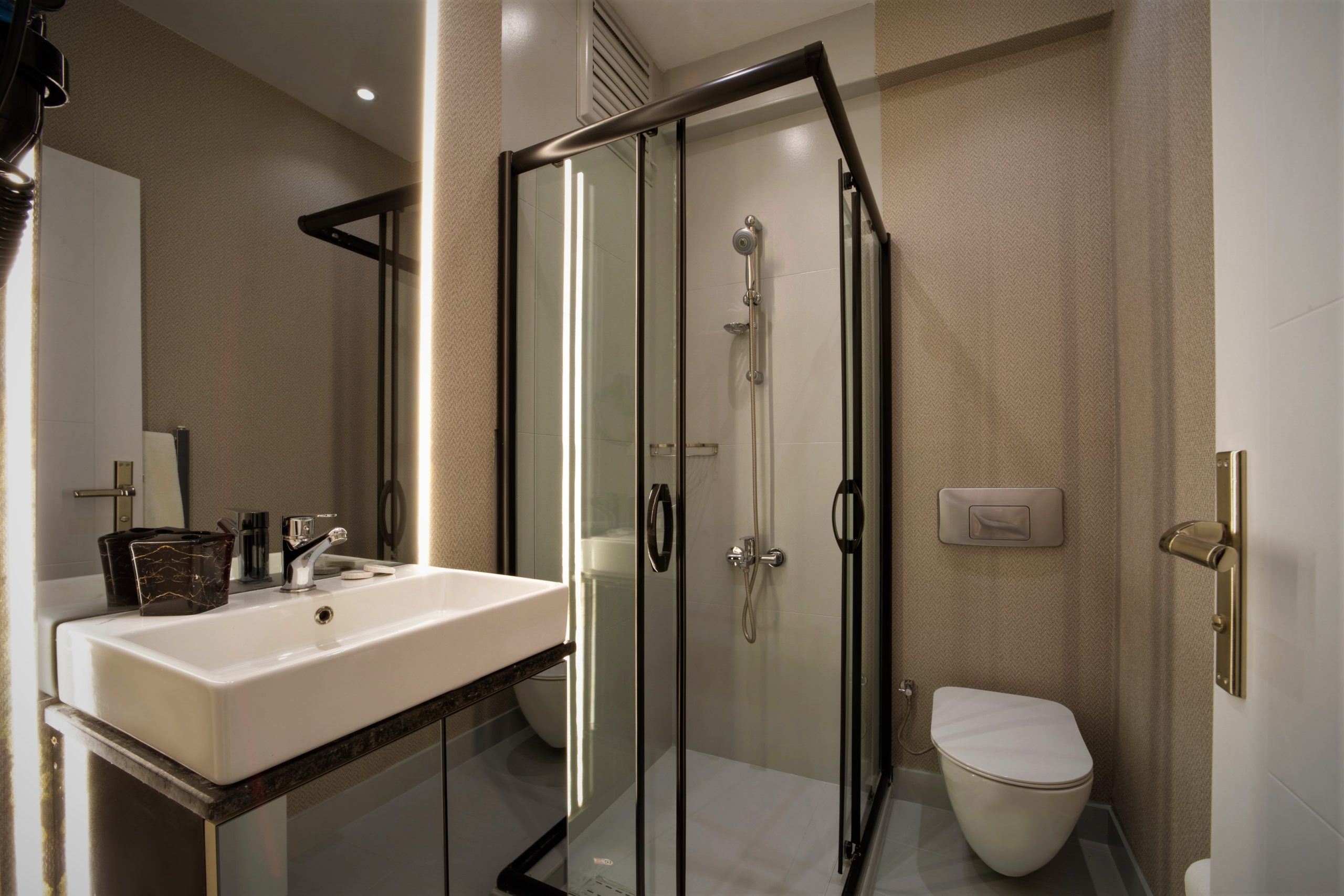 GARDENS PERA _BATHROOM -2 –