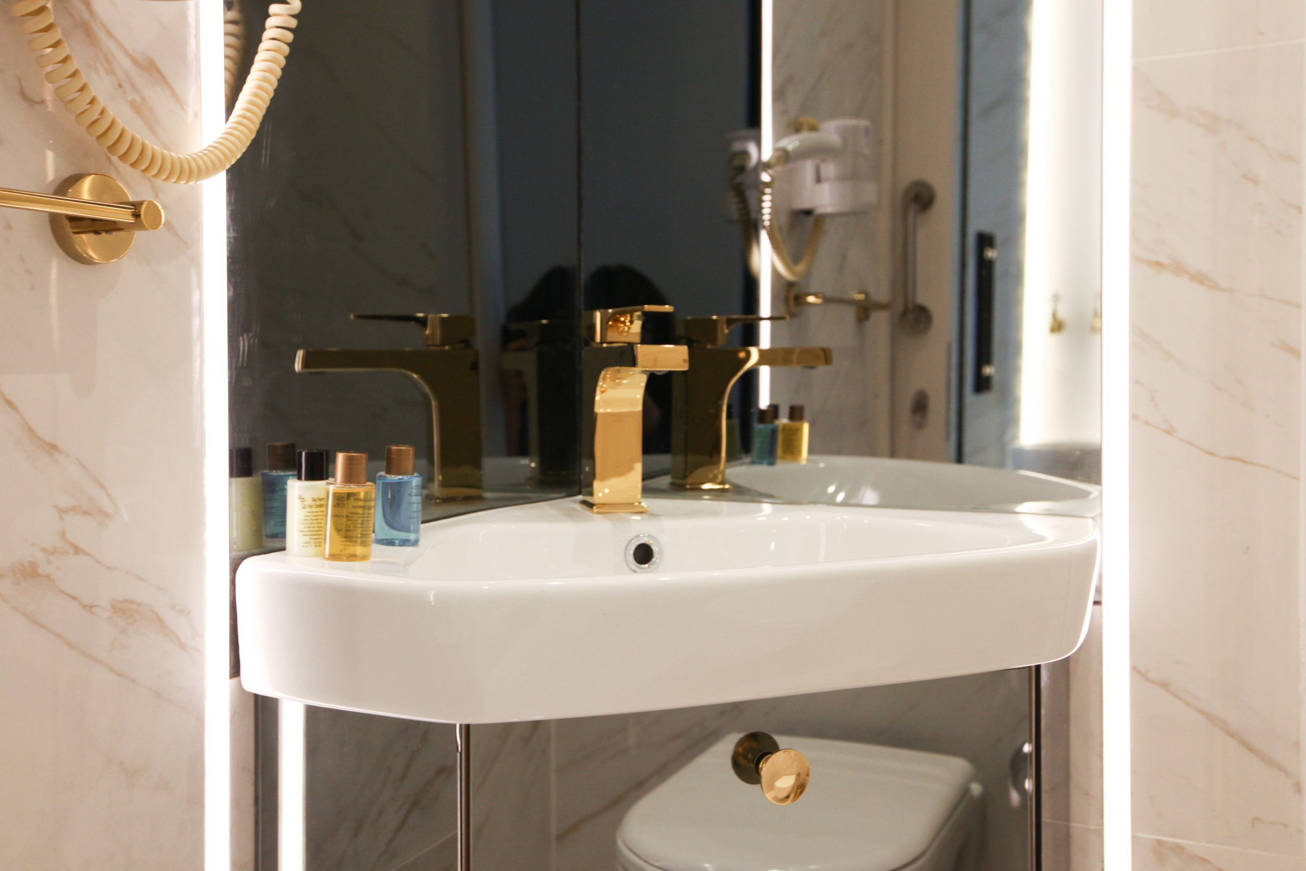 GardensPera_ King-Suite- Lavabo(3)