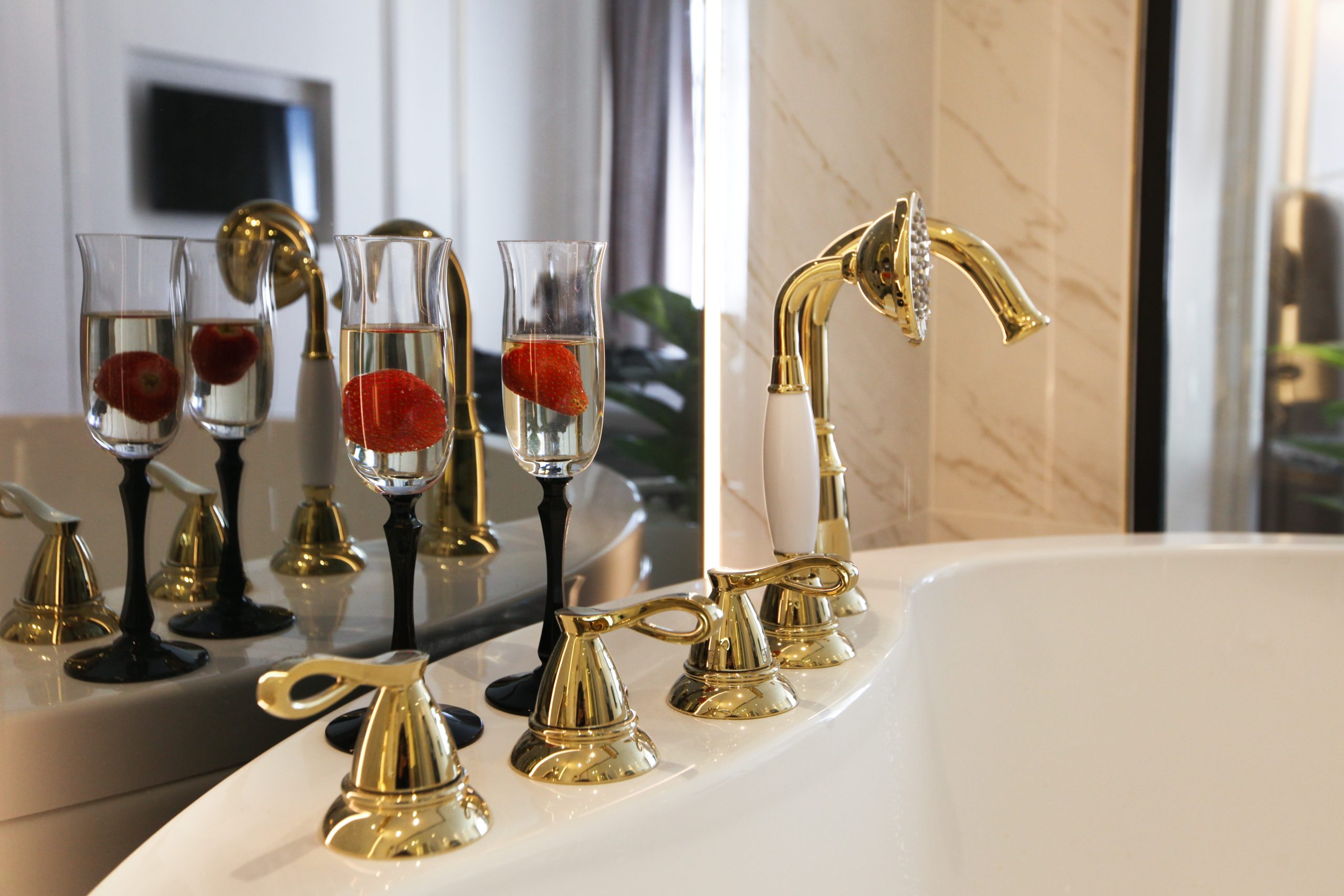 King Suite-Jacuzzi- details(1)