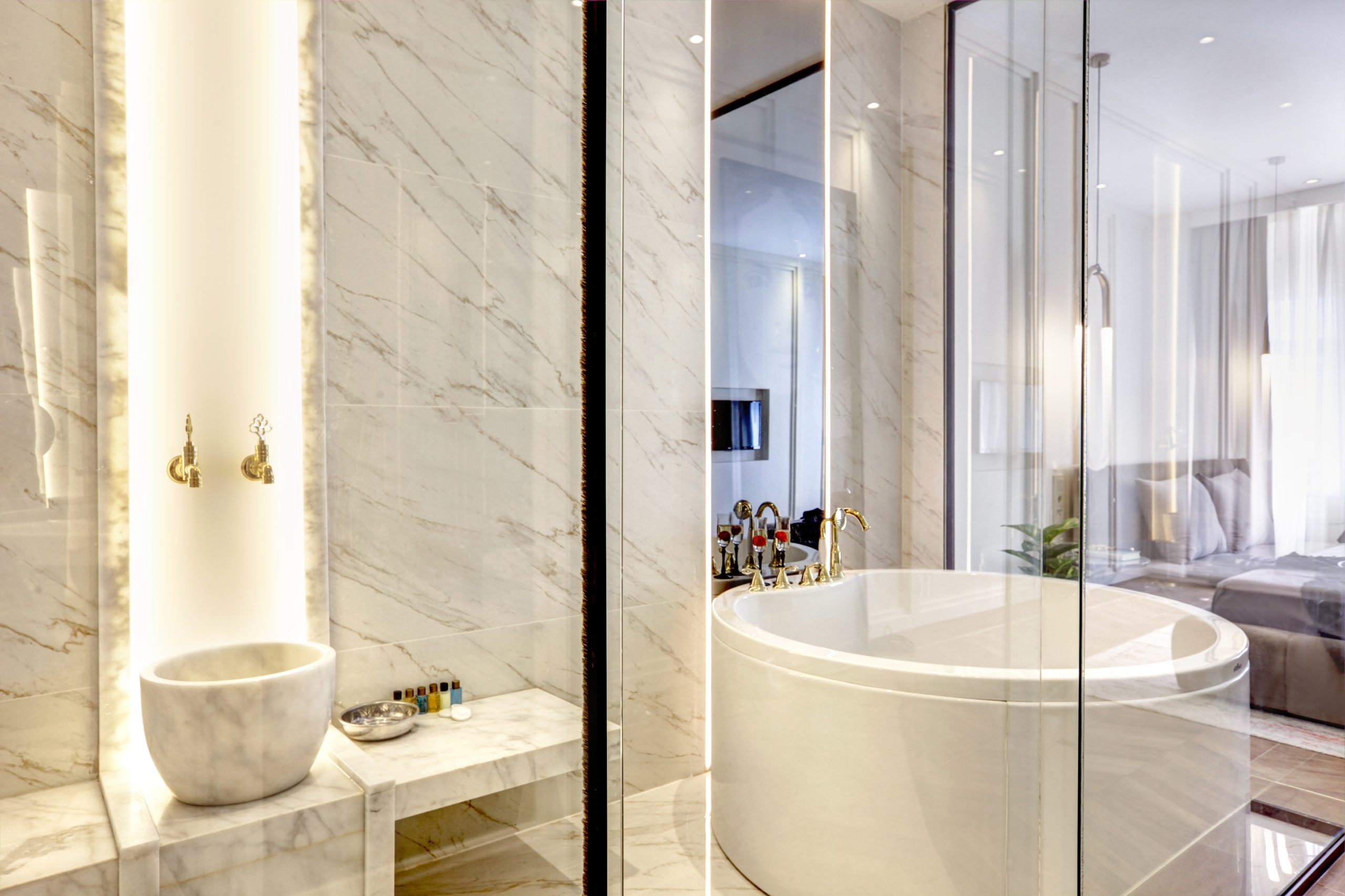 King Suite-Jacuzzi- details(3)