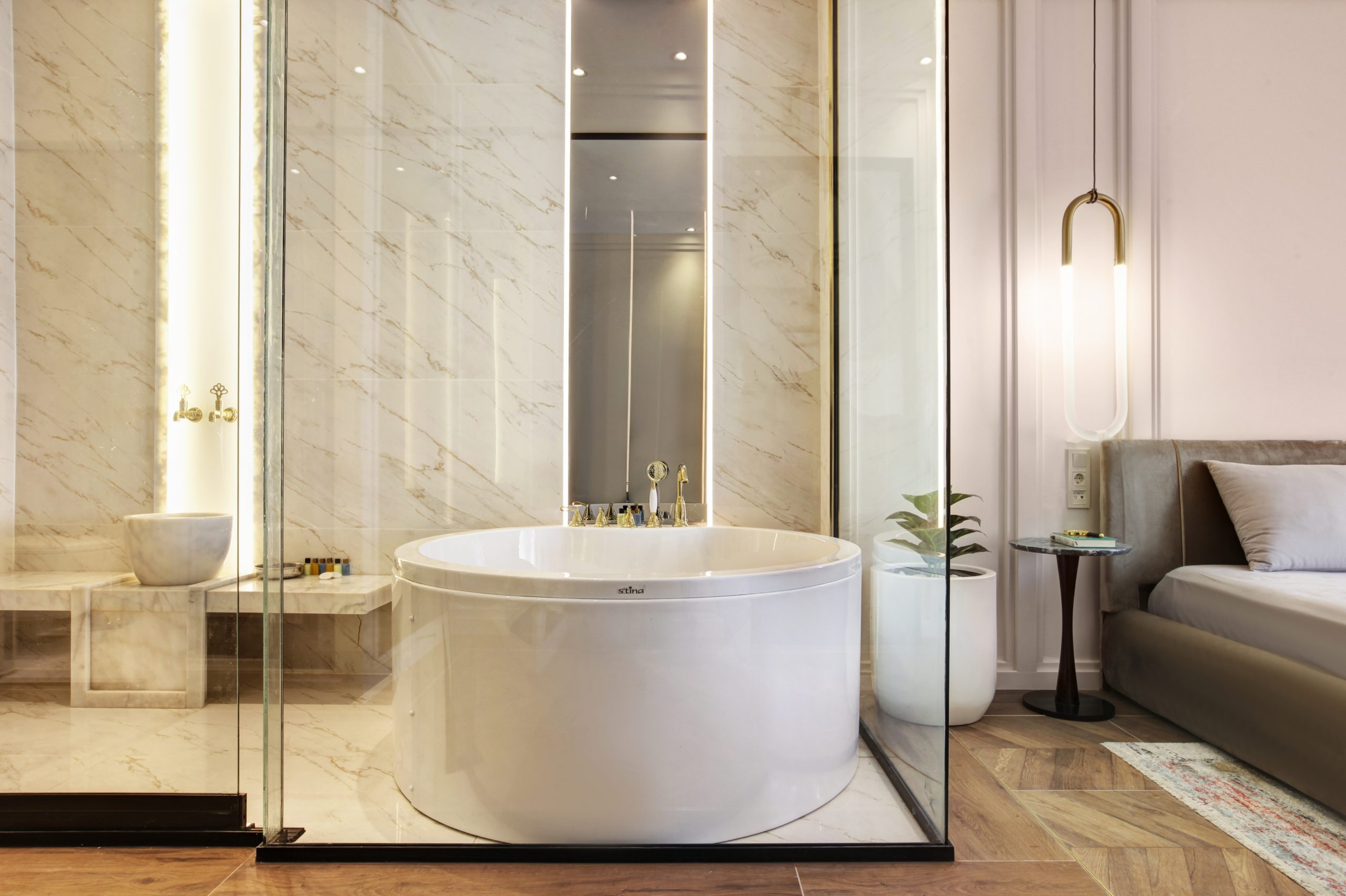 King Suite-Jacuzzi- details(4)